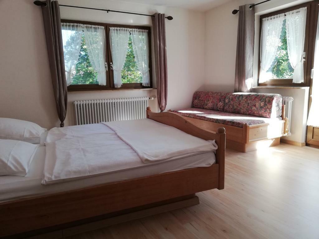 Gaestehaus Roessle Rötenbach Екстериор снимка