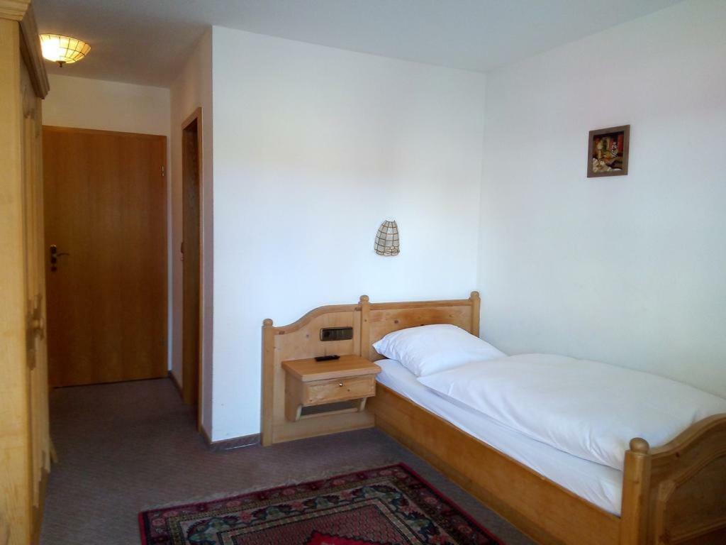 Gaestehaus Roessle Rötenbach Екстериор снимка